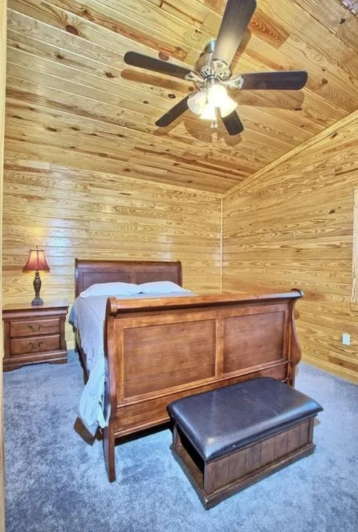 5th bedroom with queen bed is on 2nd floor