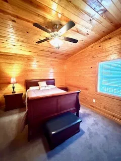 5th bedroom:   Queen bed with 32" TV on 2nd floor.