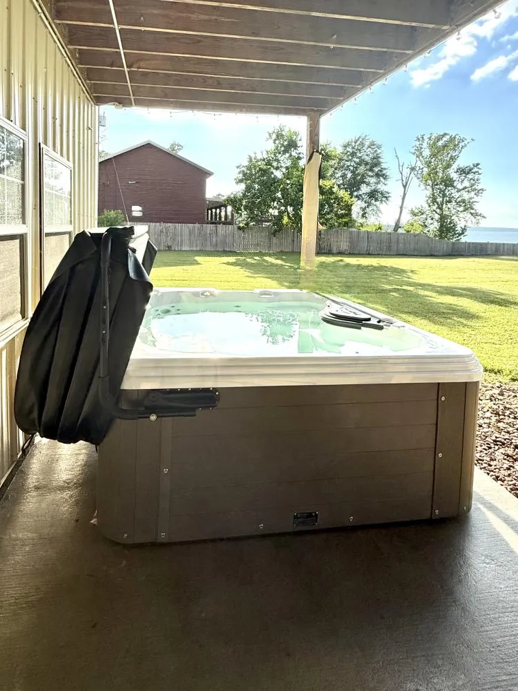 Easy cover lift system.
